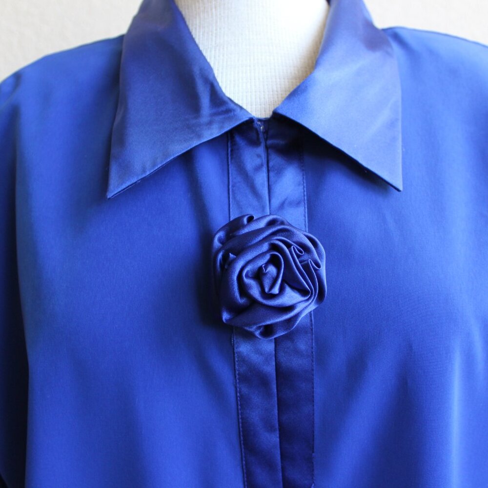 Never Worn Vintage Y2K christie jill womens Dressy Blue Satin Rosette blouse 2X - Picture 2 of 4
